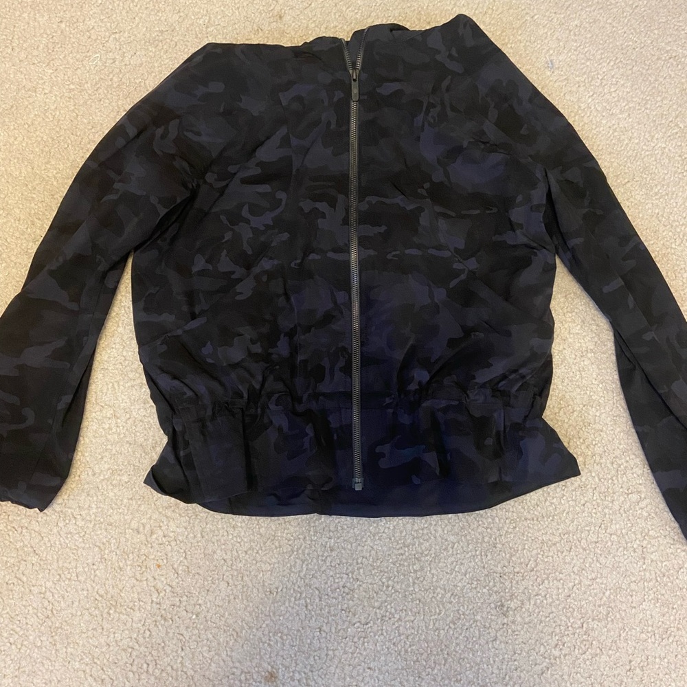 black and grey camo lulu rain jacket size 6